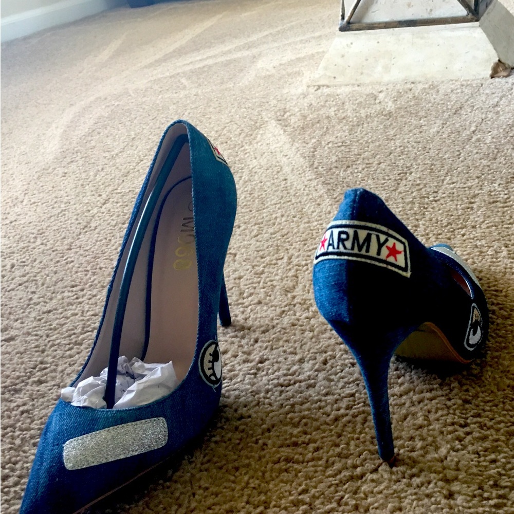 COPY - Beautiful dark jean pumps 👠